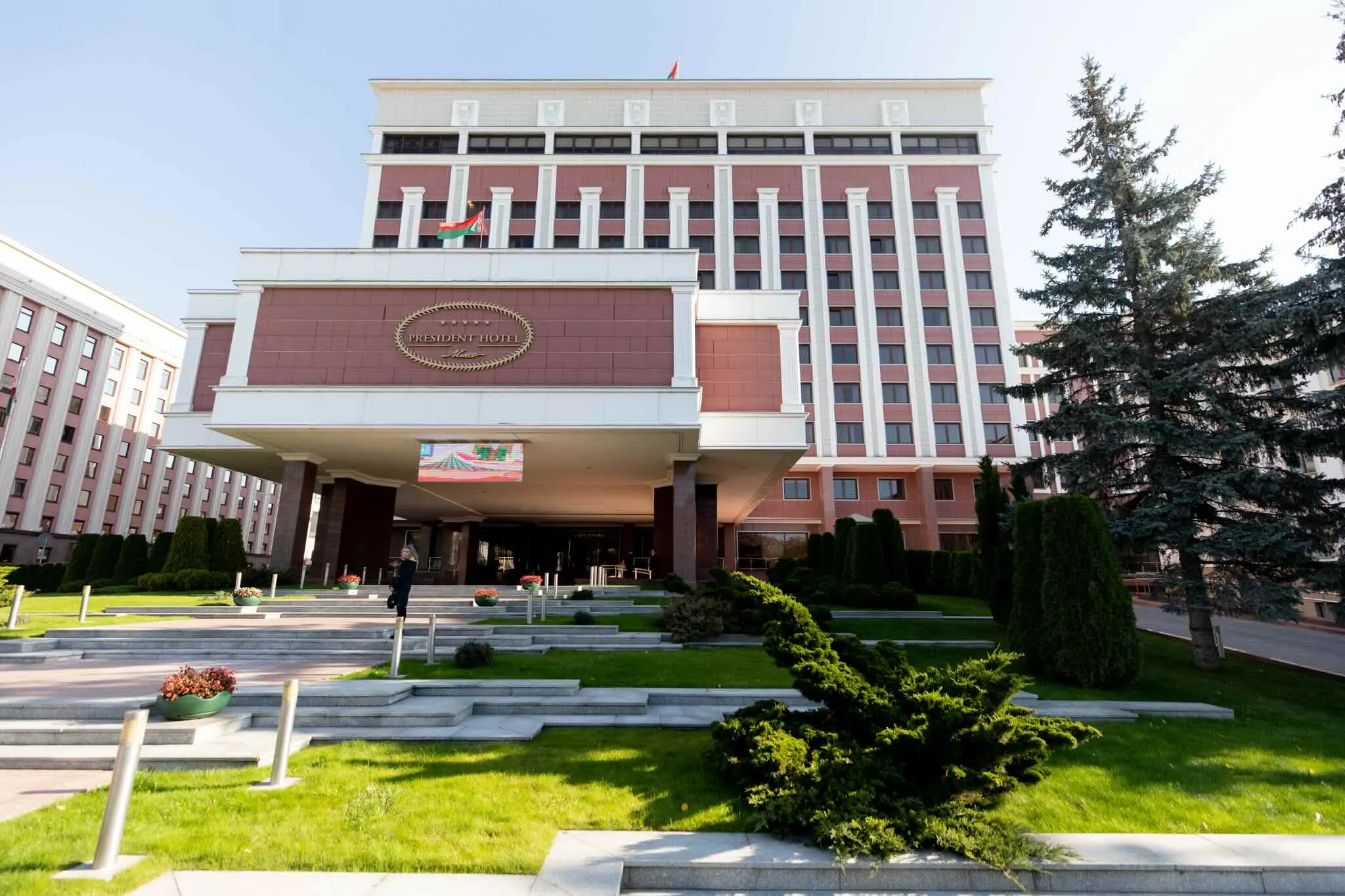 Фасад President Hotel Minsk перед конференцией Oriflame