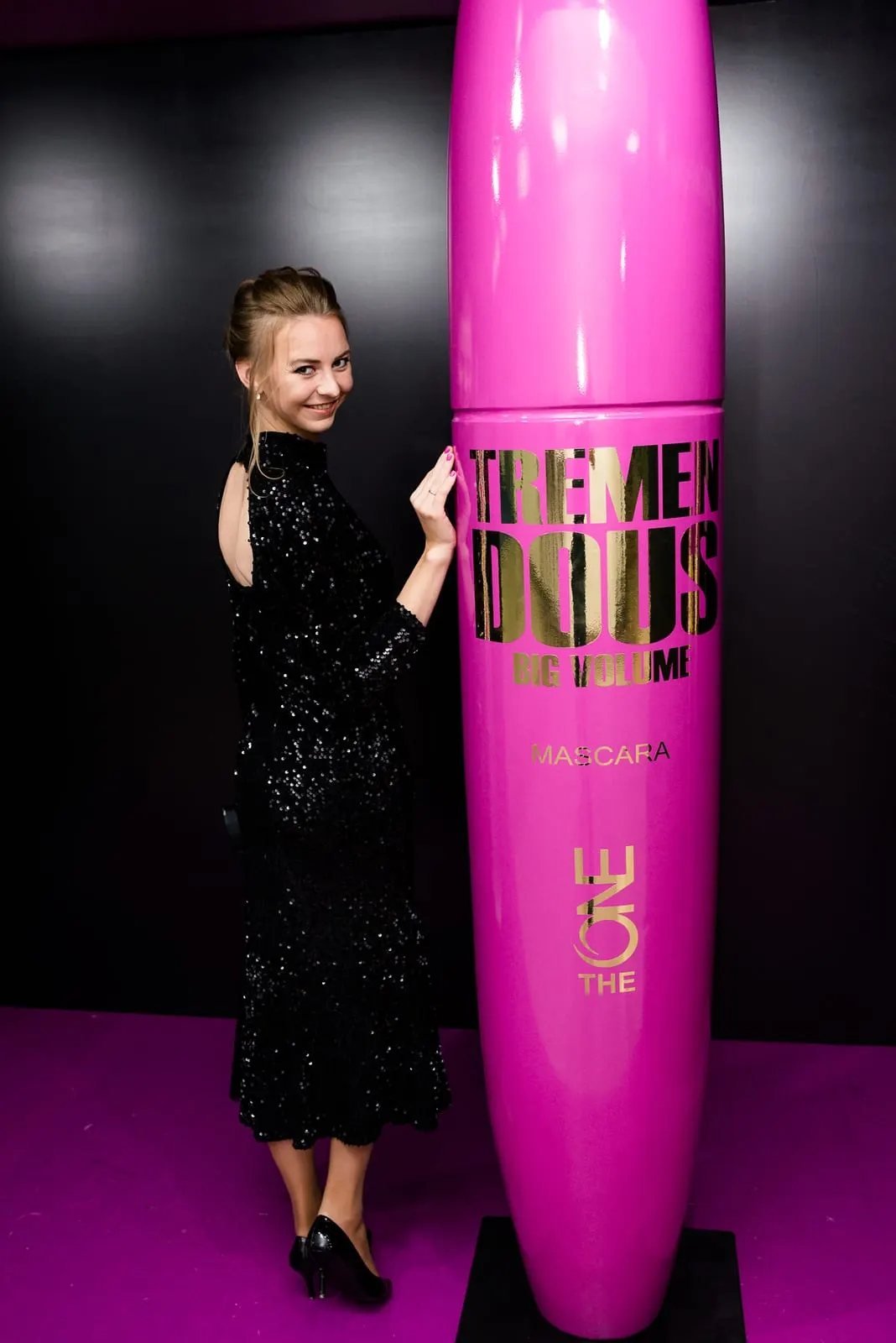 Брендированная фотозона Oriflame Dreams на банкете директоров