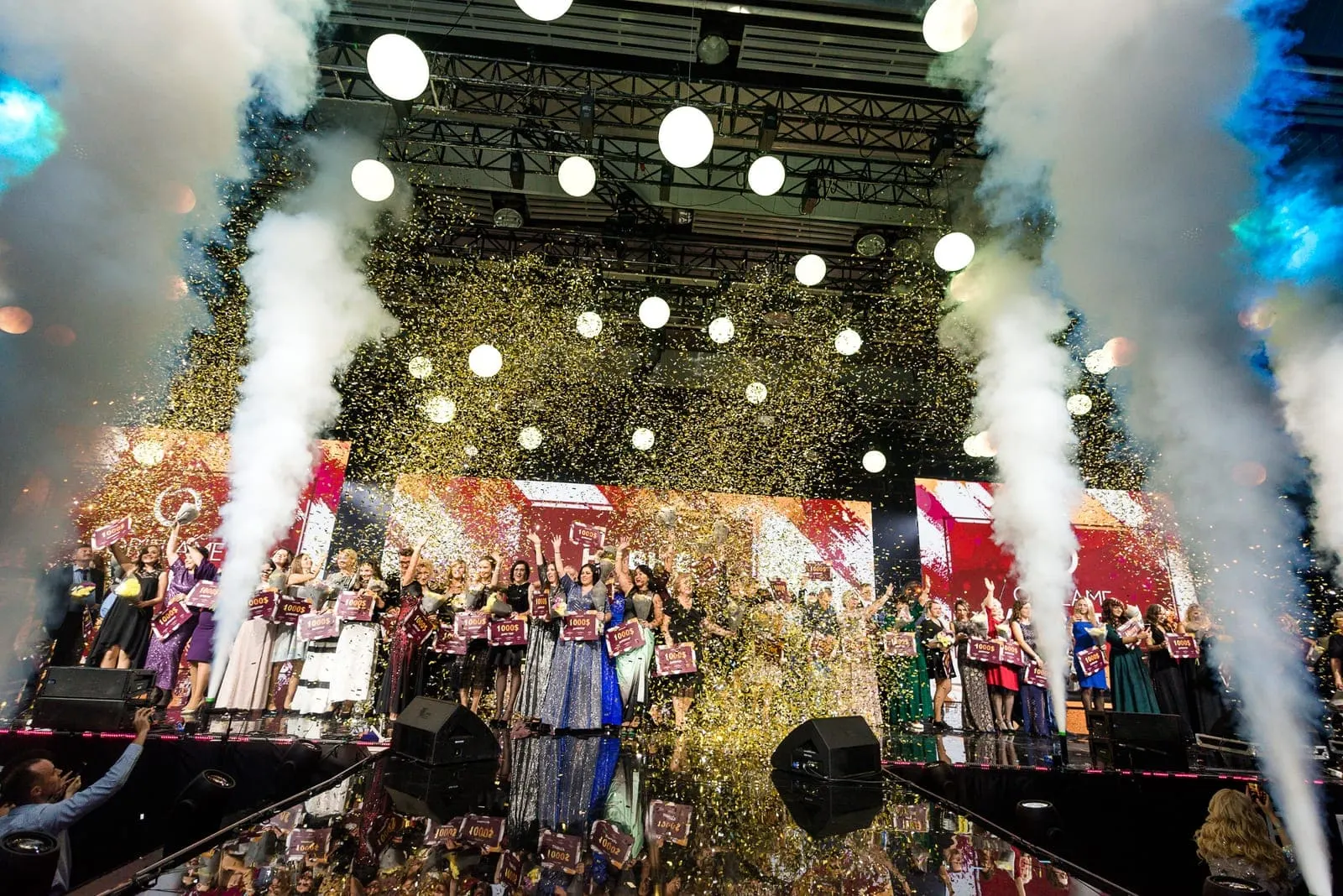 Сцена Oriflame Awards с пиротехническими акцентами