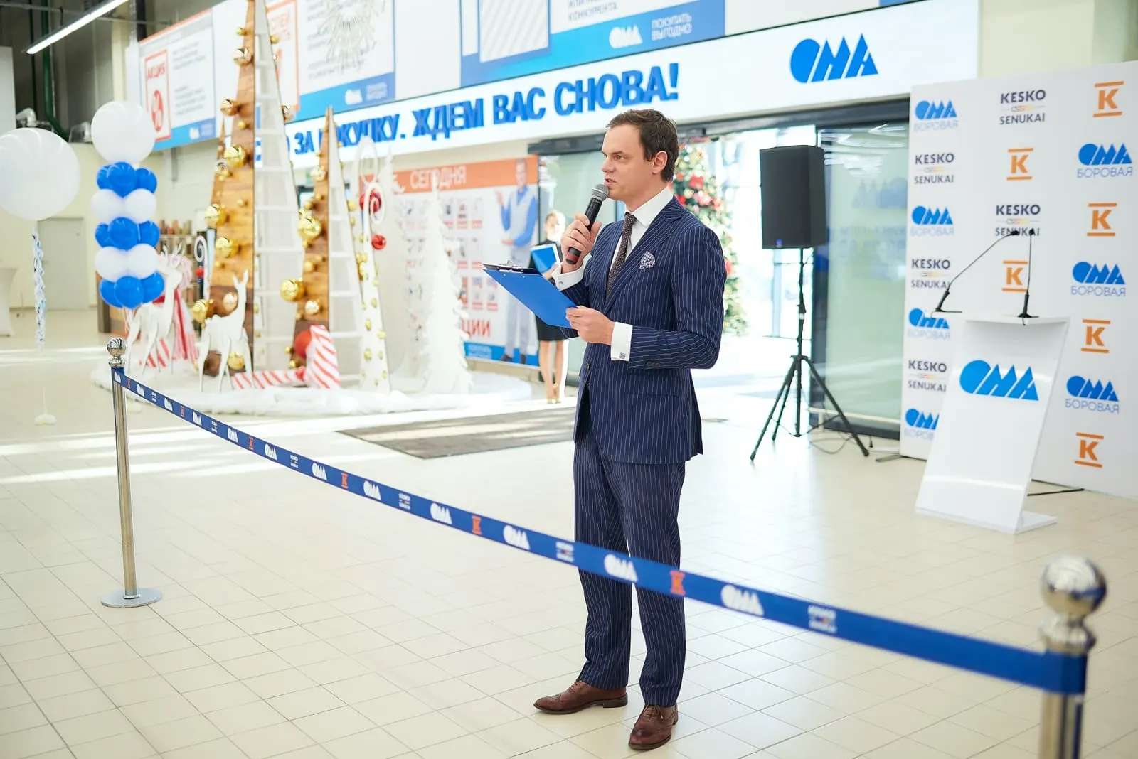 Выступление спикера на церемонии открытия гипермаркета ОМА