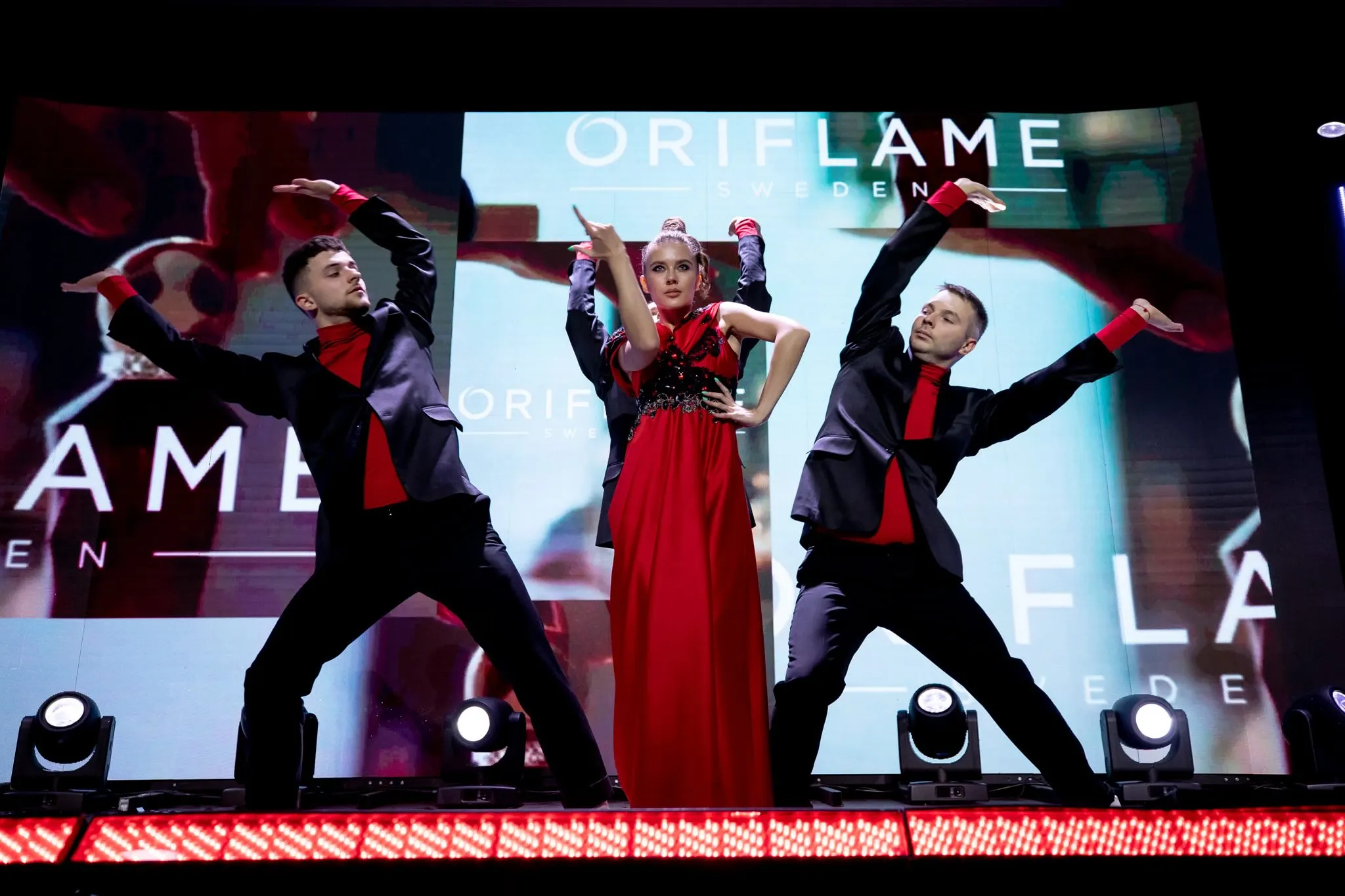 Церемония награждения на сцене конференции Oriflame