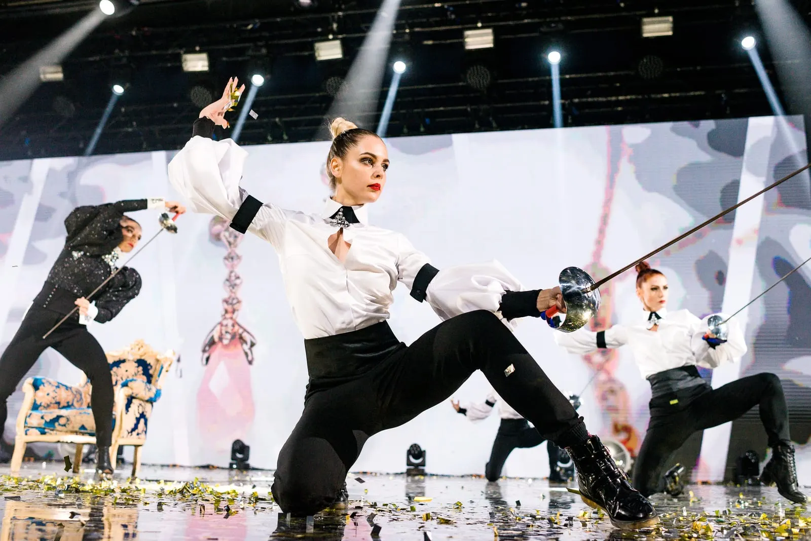 Сценический номер с артистами на банкете Oriflame