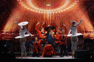 Шоу-программа на юбилее компании в Минске — артисты на сцене