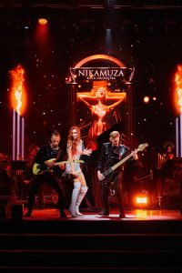 Эффектная шоу-программа с музыкой и танцами на юбилее компании Минск