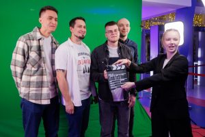 Мобильная видеостудия с хромакеем для создания видеоконтента с гостями на большом корпоративе.